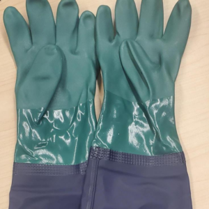 Paire de gants verts aux épaules